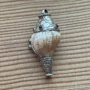 Vintage Tibetan Silver Shell pendant